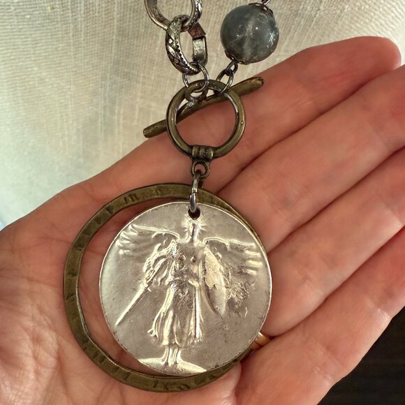 WWI Victory Medal on Beaded Necklace - Picture 2 of 10